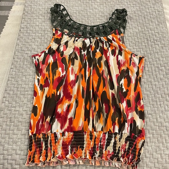 Grass Collection Pre loved Top with ruched Elastic bottom and crotchet detail. - Picture 5 of 5
